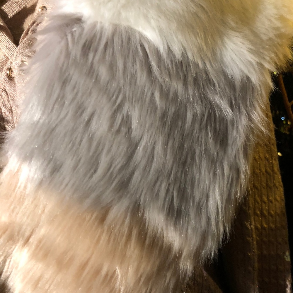 NWT Faux Fur Scarf - Picture 3 of 6